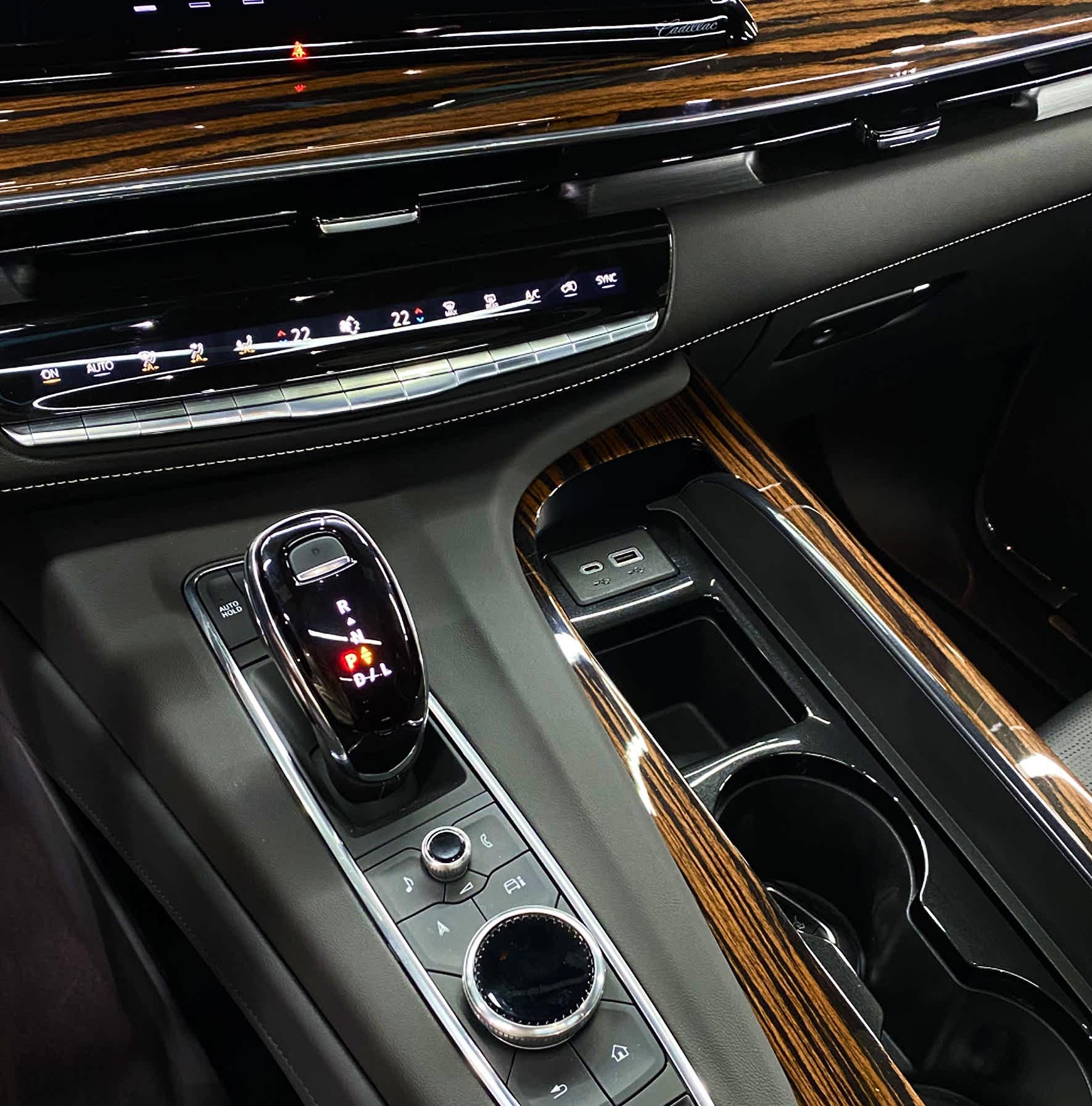Оклейка зон риска на Cadillac Escalade 2 Салон Cadillac Escalade